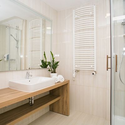 Łazienka w pokoju hotelowym
