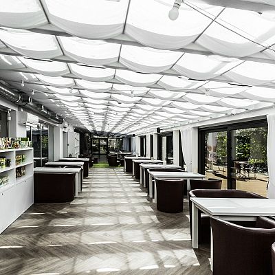 Cafe bar nad jeziorem