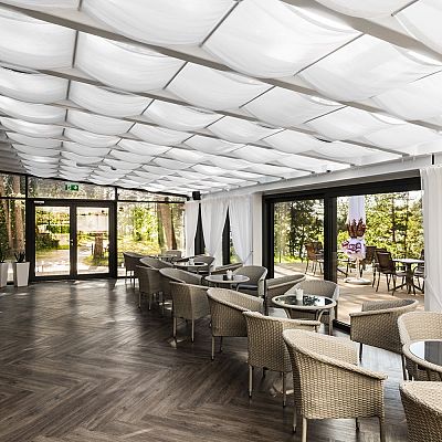 Cafe bar nad jeziorem